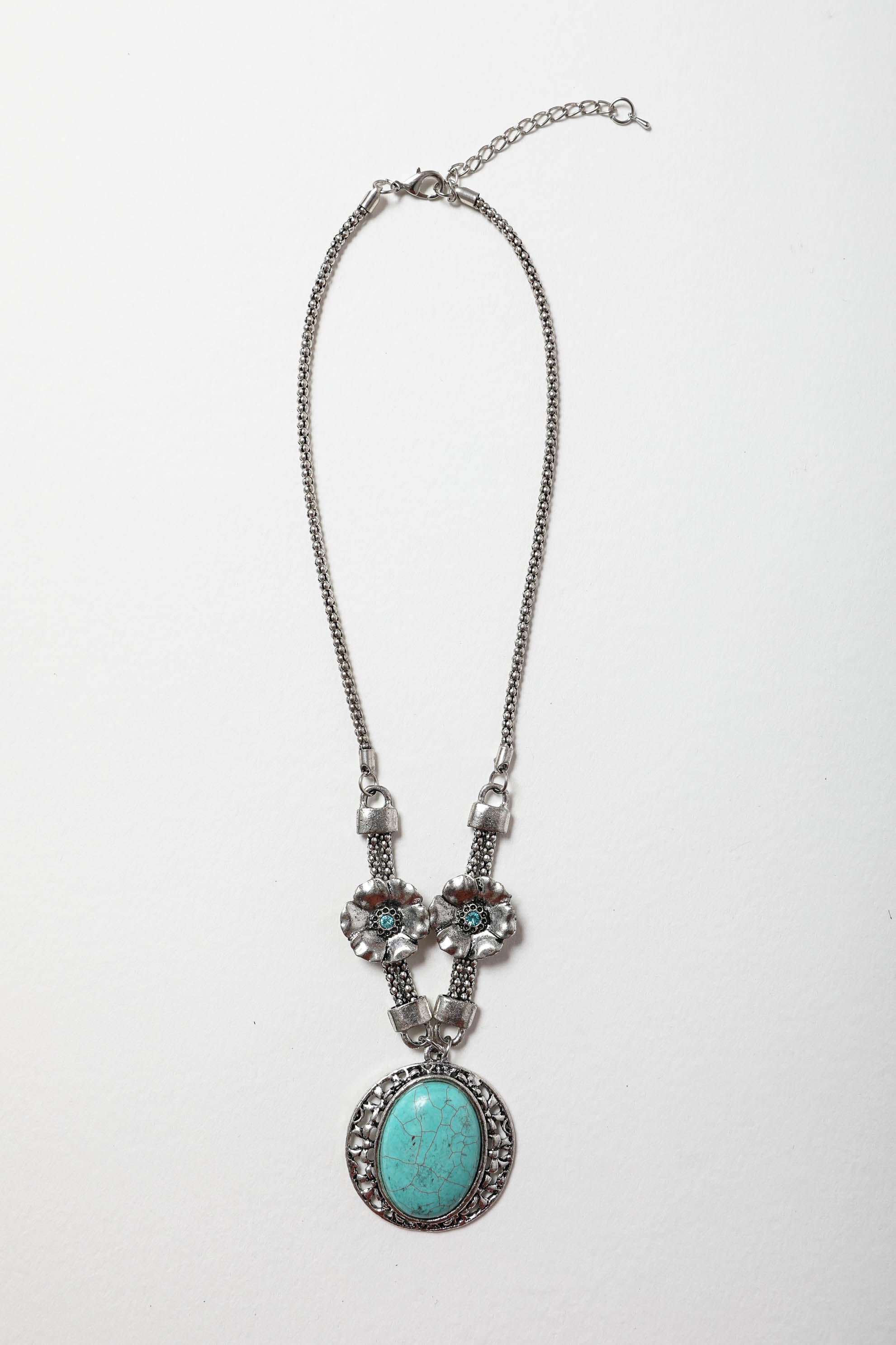 Turquoise Florette Necklace featuring a floral design with vibrant turquoise stones and zinc alloy accents, perfect for spring fashion.