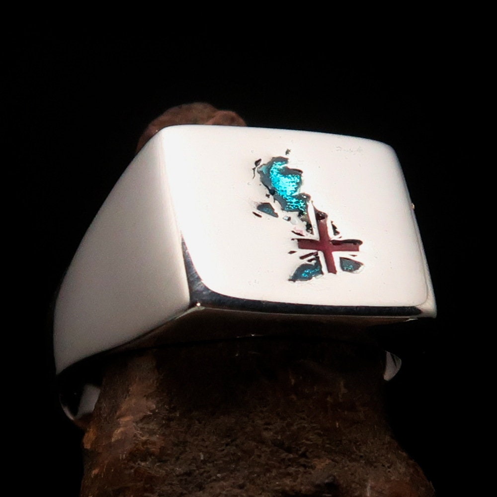 A stylish Union Jack sterling silver pinky ring showcasing the flag of the United Kingdom with a polished finish.