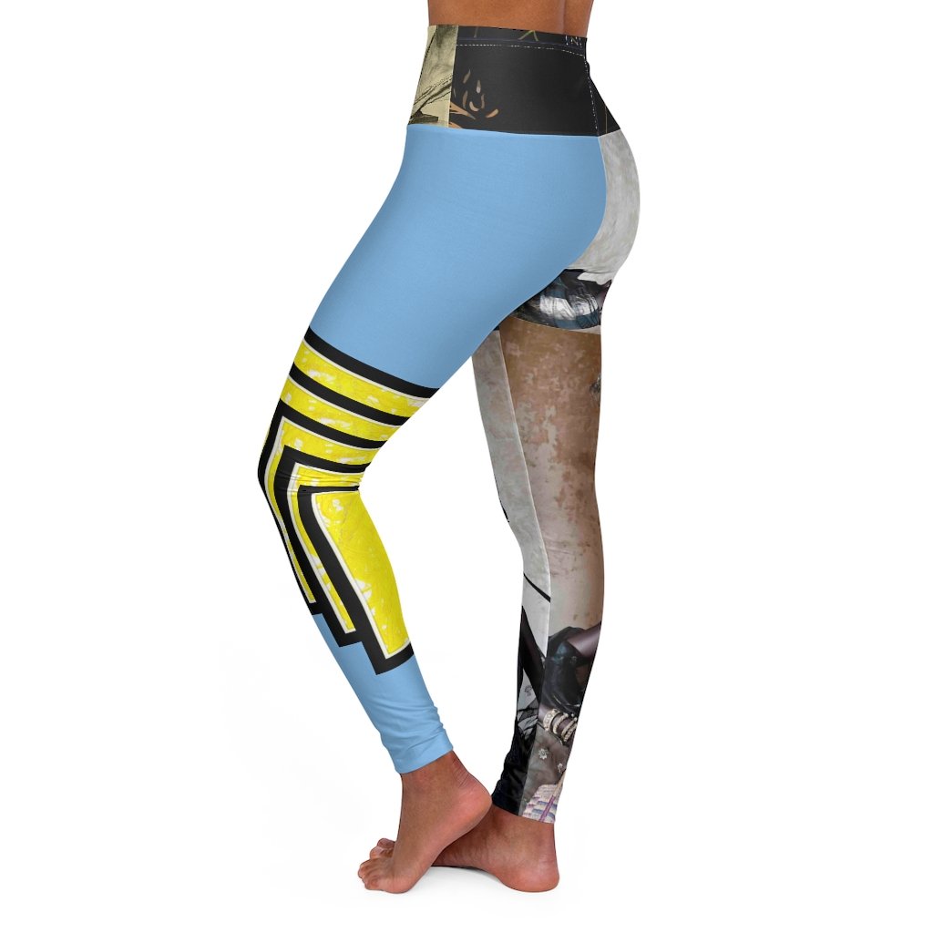 Villa Blue Yoga Legging in a stylish skinny fit, made from durable polyester with color-matched seams.