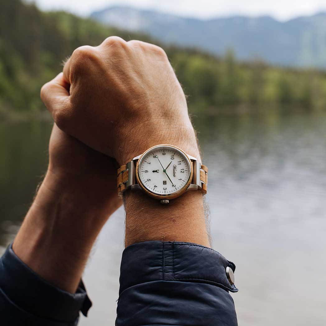 Waidzeit Green Panther Gentlemen watch featuring a white Austrian marble dial and green second hand, set in a stainless steel case.