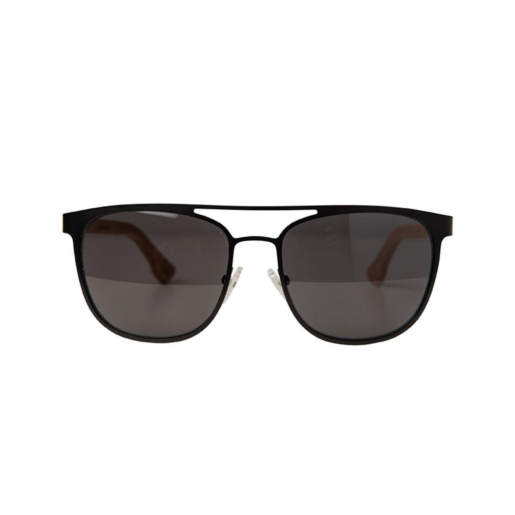 Waidzeit Lake View Sunglasses made of birch wood and titanium, showcasing a sporty design with polarized lenses.