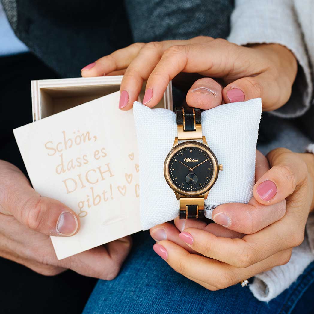 Waidzeit Mystic Gold Lady watch featuring bog oak and stainless steel design, showcasing its elegant craftsmanship.