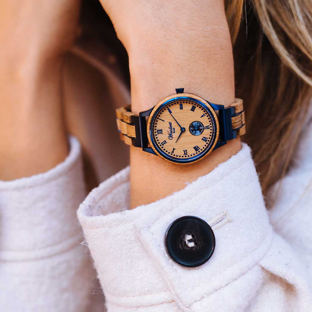 Waidzeit Rum Barrel Lady watch featuring oak wood and blue stainless steel, showcasing its elegant design and craftsmanship.