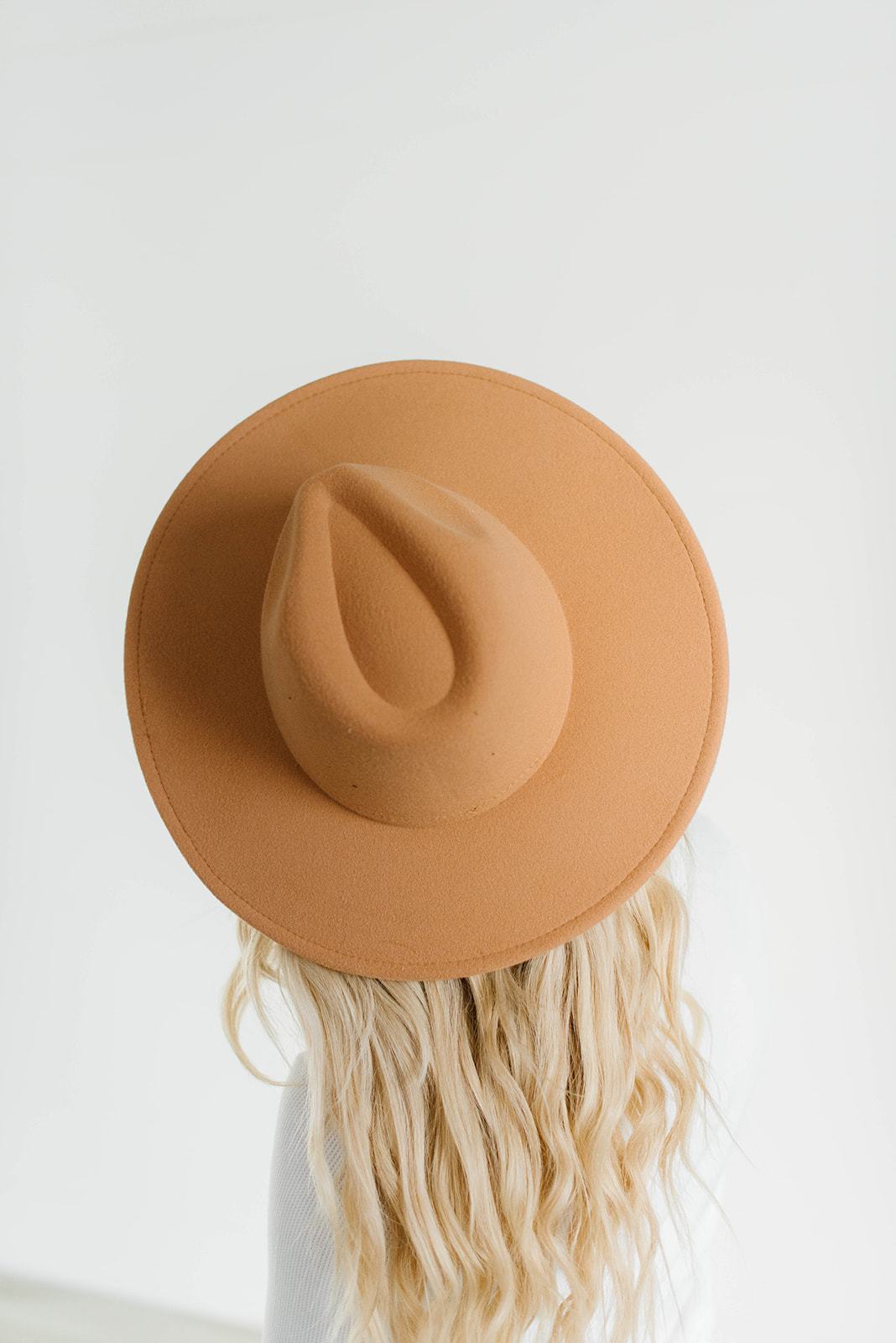 Wide brim felt hat in various colors with adjustable inner band and removable buckle band.