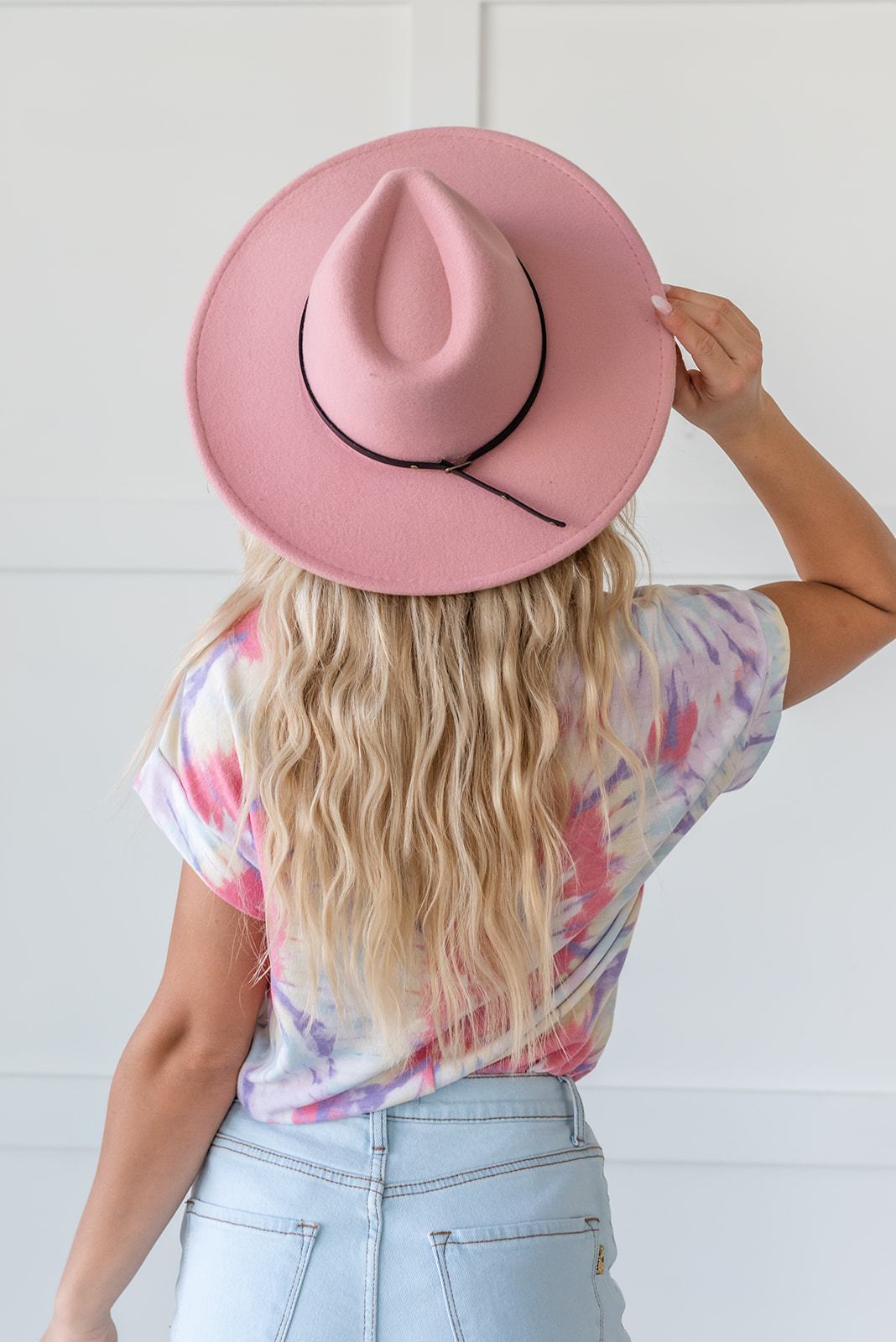 Wide brim felt hat in various colors with adjustable inner band and removable buckle band.