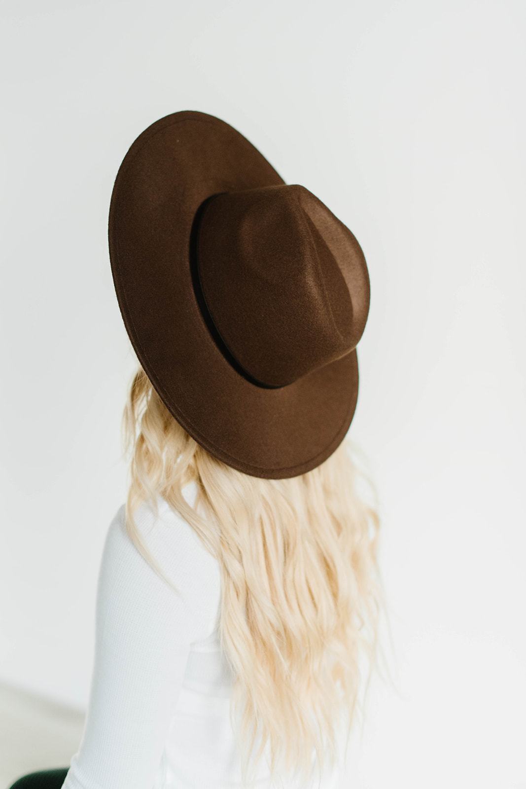 Wide brim felt hat in various colors with adjustable inner band and removable buckle band.