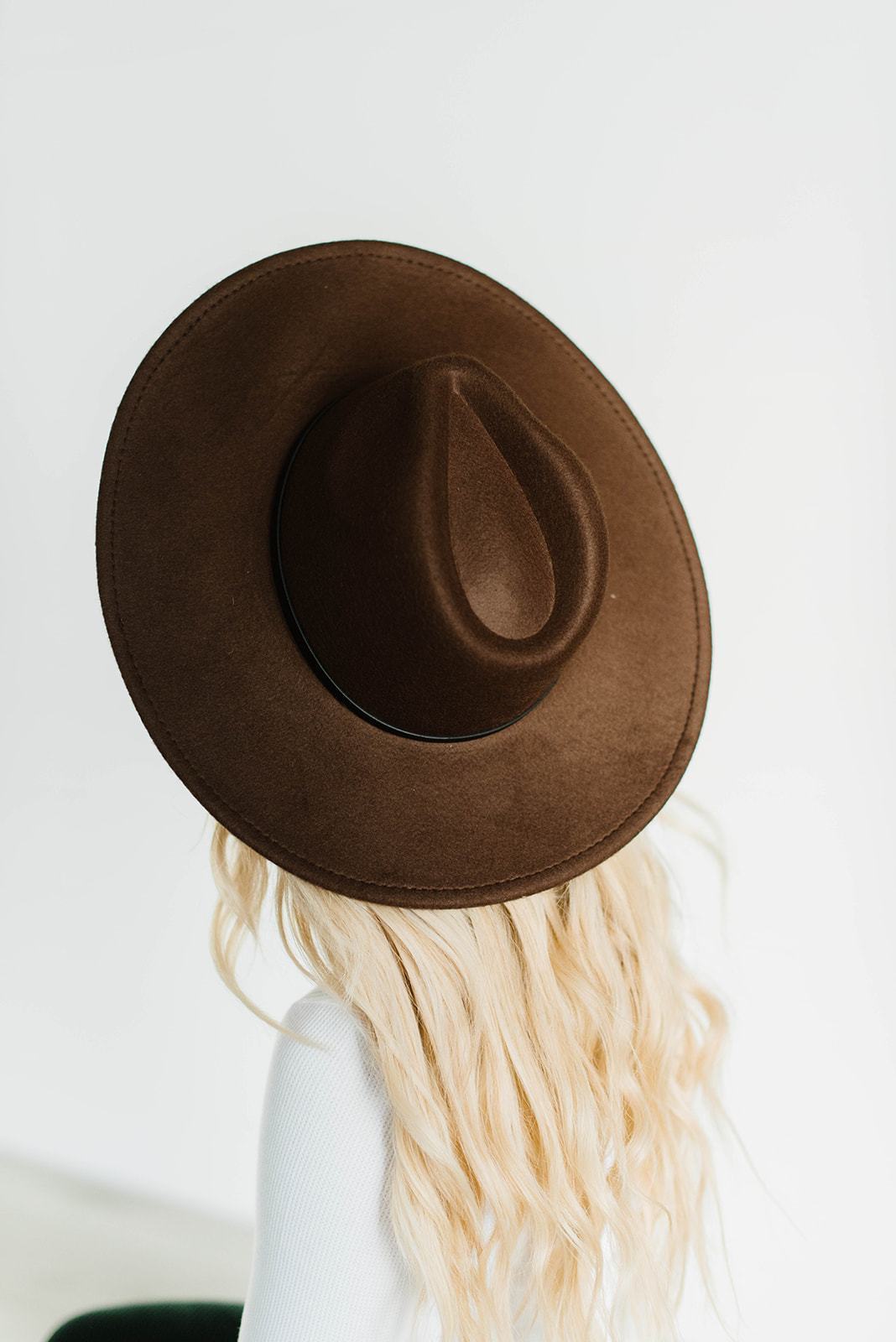 Wide brim felt hat in various colors with adjustable inner band and removable buckle band.