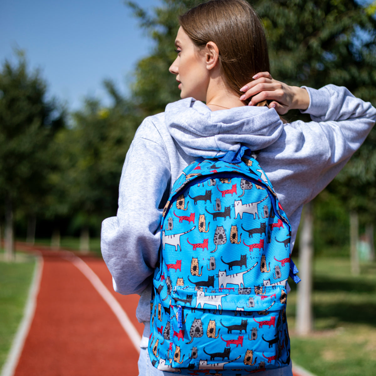 Biggdesign Cats Rucksack in Blau mit stilvollem Katzenmuster, ideal für Schule und Freizeit, aus hochwertigem, wasserdichtem Material gefertigt.