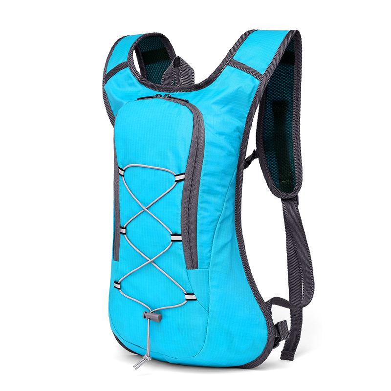 High quality outdoors and riding backpack for men and women, made of durable polyester, featuring a compact design and a drinking water bag.