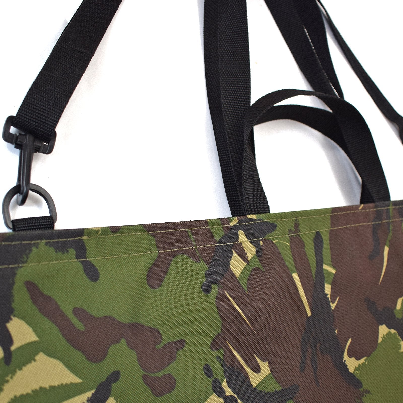 XL Tote Bag Shopper in CAMO, showcasing its spacious design and stylish camouflage pattern.