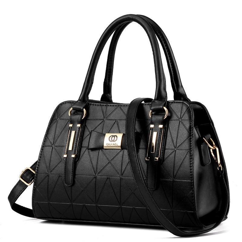 Fashion High Quality Shoulder Bag for Women made of PU leather, featuring multiple compartments and a stylish design.