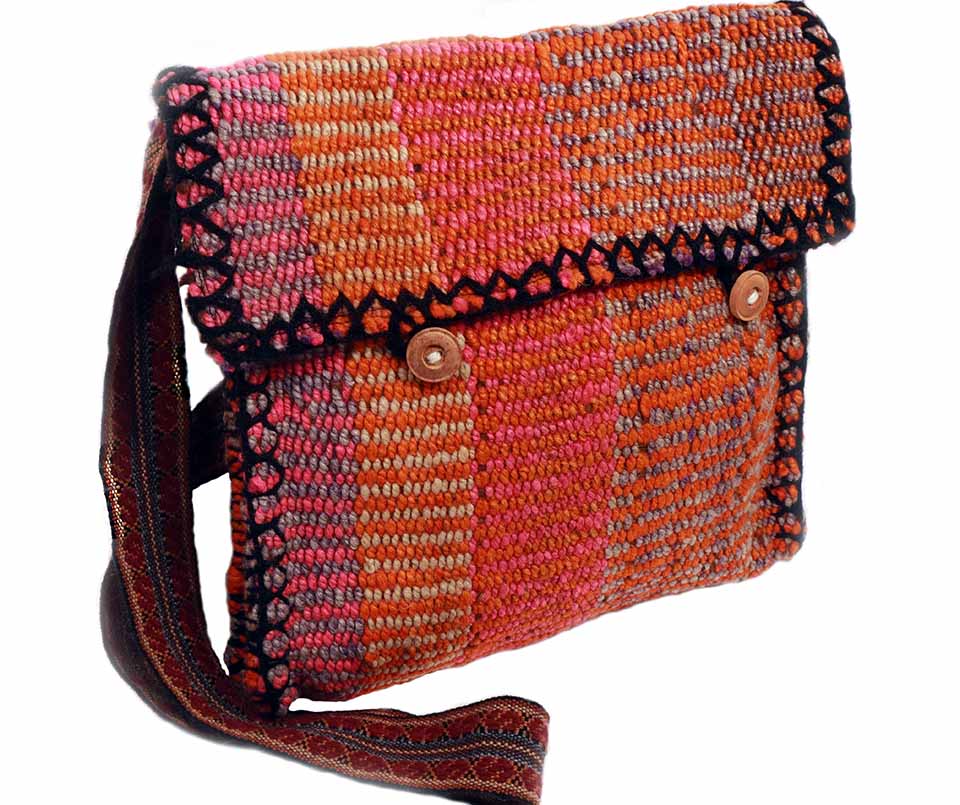 Simple Horizon Messenger Bag featuring intricate hopsack weaving in earthy colors, crafted by Quechua artisans with a durable alpaca strap.