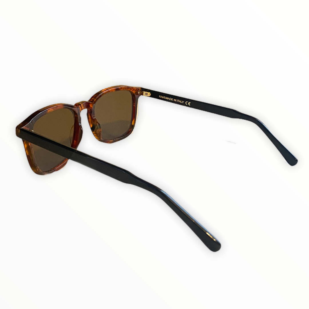 Kozy Cruiser Tortoise and Black eyewear featuring a stylish acetate frame and Zeiss lenses.