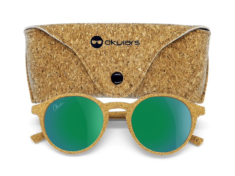 Okulars® Oak Breeze - Verde sunglasses featuring a natural cork frame and green mirrored polarized lenses.