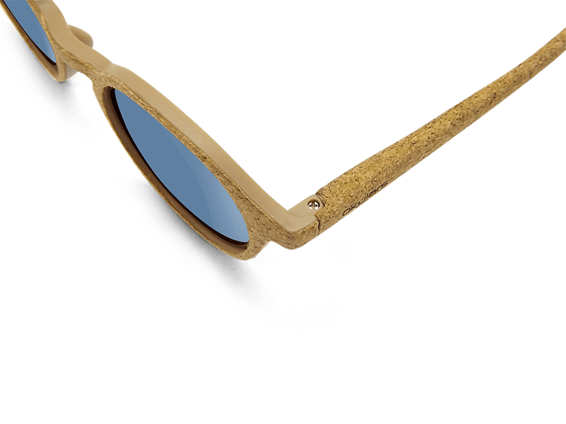 Okulars® Oak Still sunglasses with transparent blue lenses and natural cork frame, showcasing a stylish and lightweight design.