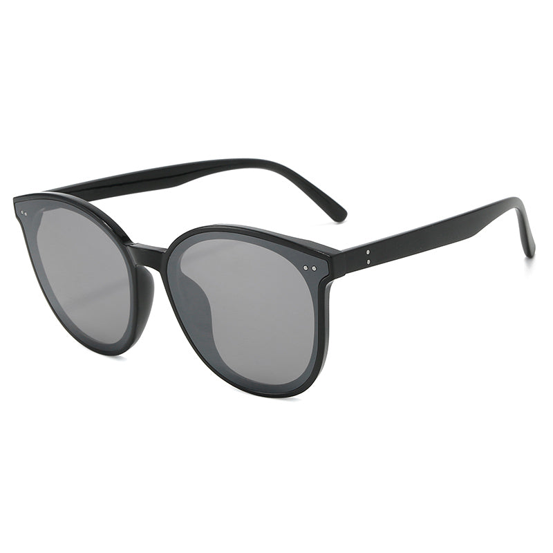 S2093 Classic Round Circle Retro Fashion Vintage Sunglasses with a stylish round frame and dark lenses, perfect for sun protection.