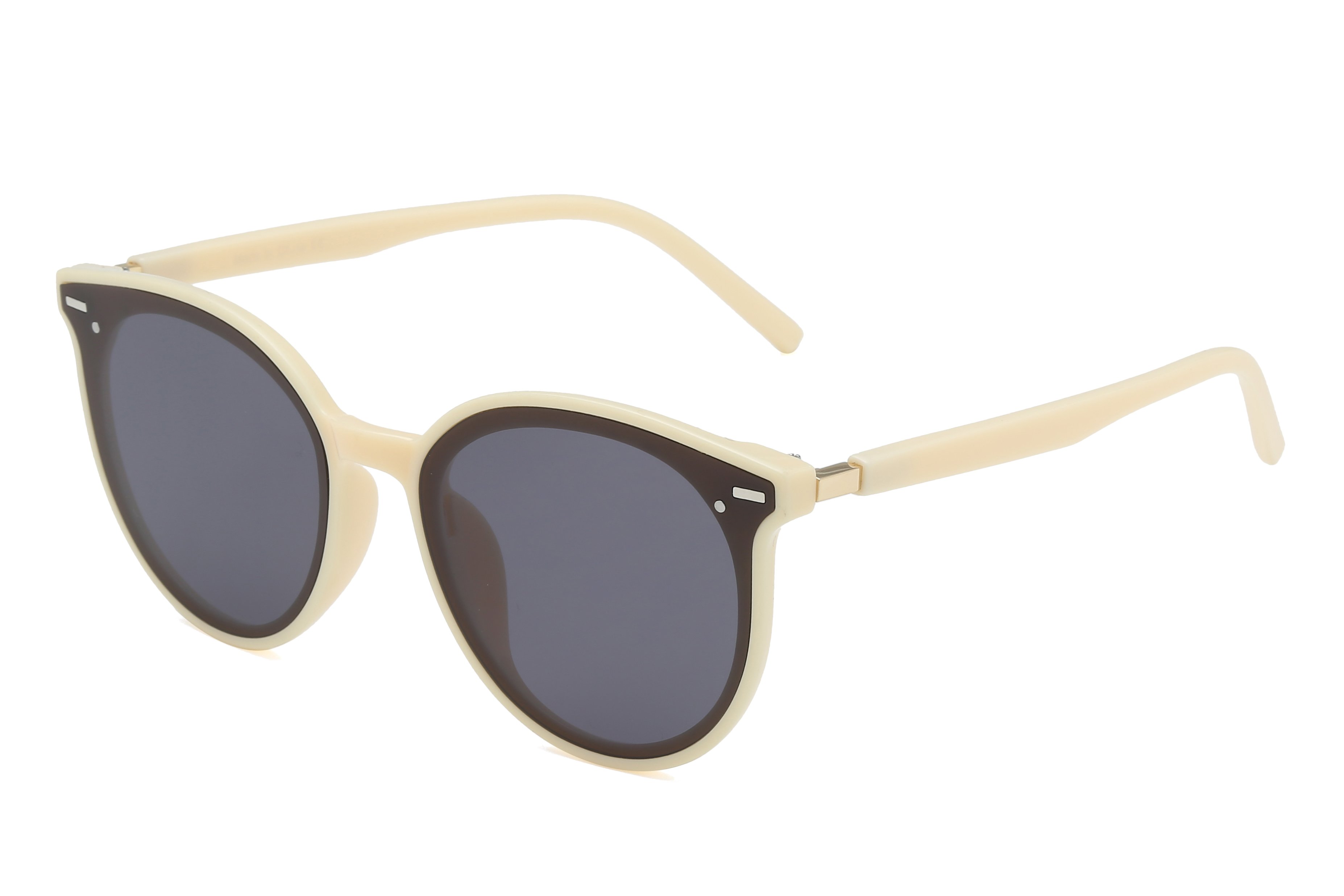 Yasmine sunglasses featuring a stylish plastic frame and polycarbonate lenses, designed for UV protection and comfort.