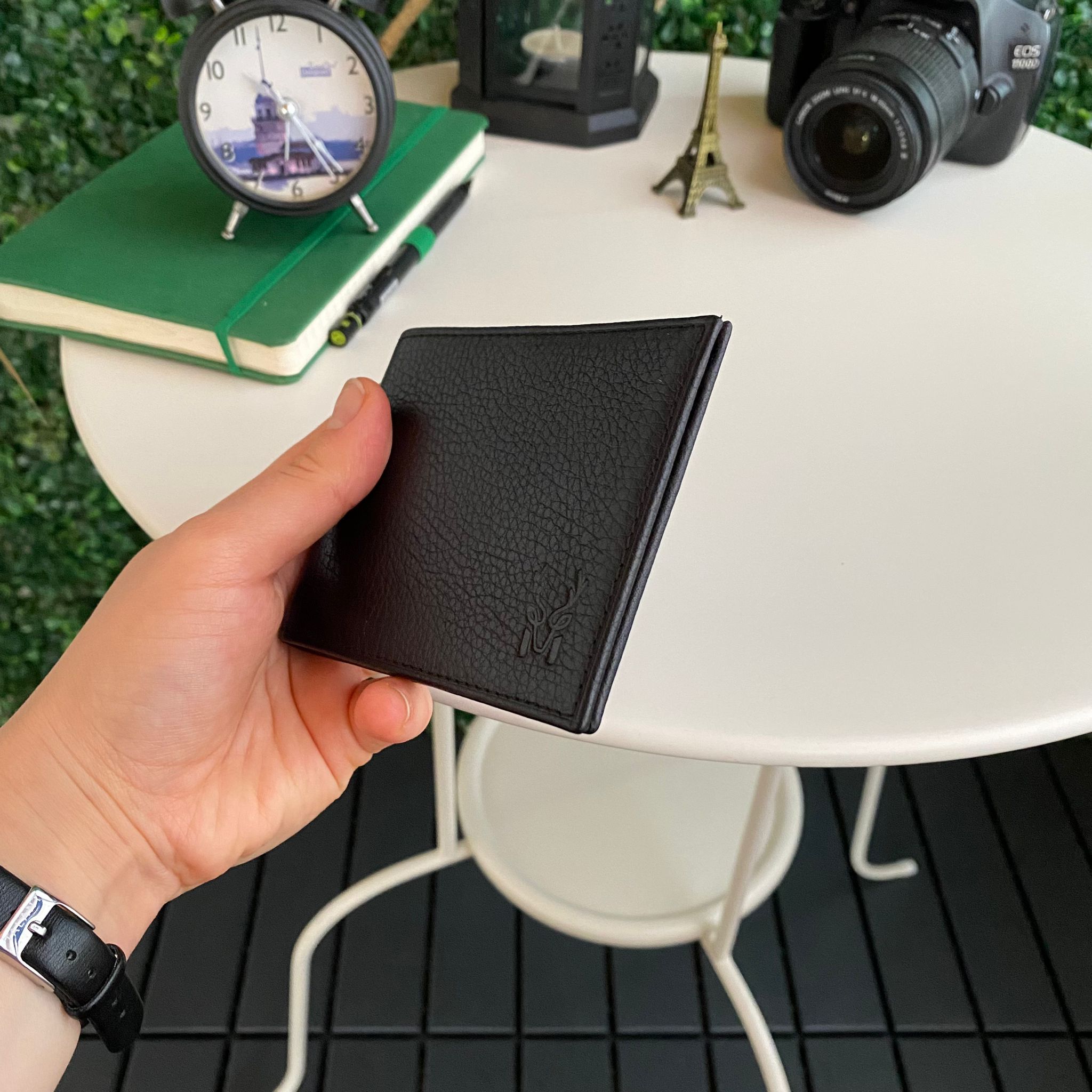 Ariza Genuine Leather Slim Cardholder showcasing its sleek design and high-quality leather finish.