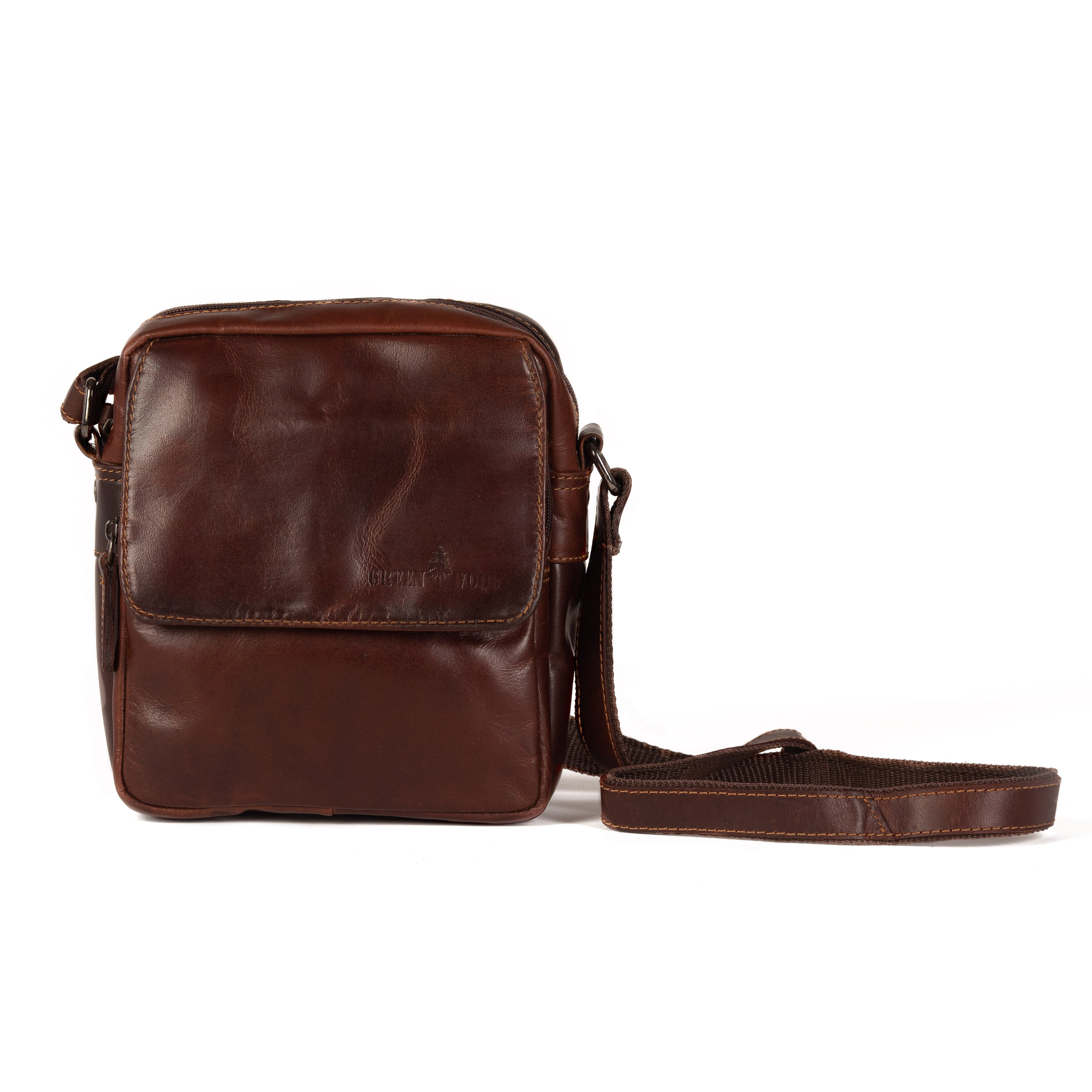 Arthur Messenger Bag made of high-quality genuine leather, featuring a vintage design with spacious compartments and zippered pockets.