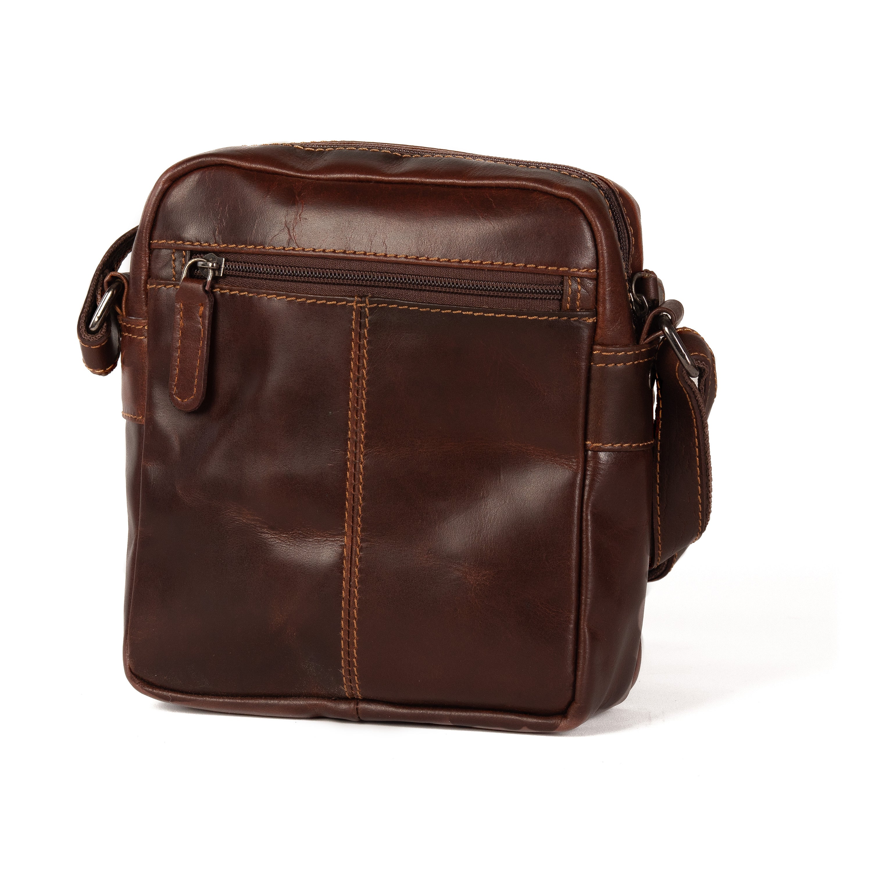 Arthur Messenger Bag made of high-quality genuine leather, featuring a vintage design with spacious compartments and zippered pockets.