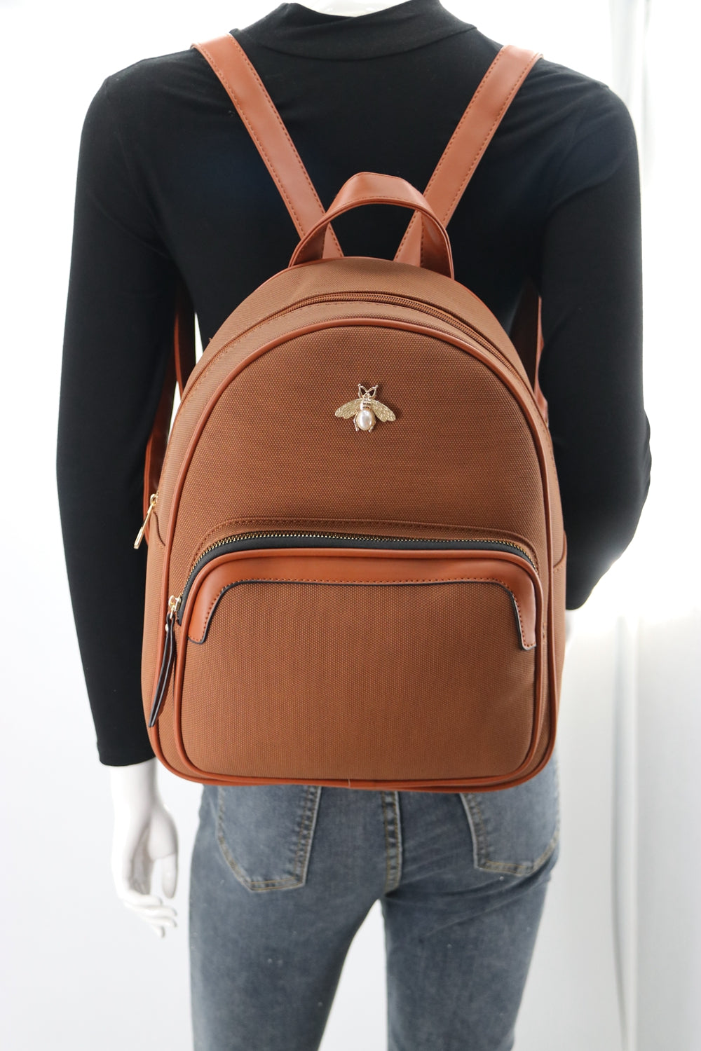 Backpack B1999 in a stylish design, featuring padded straps and spacious compartments.