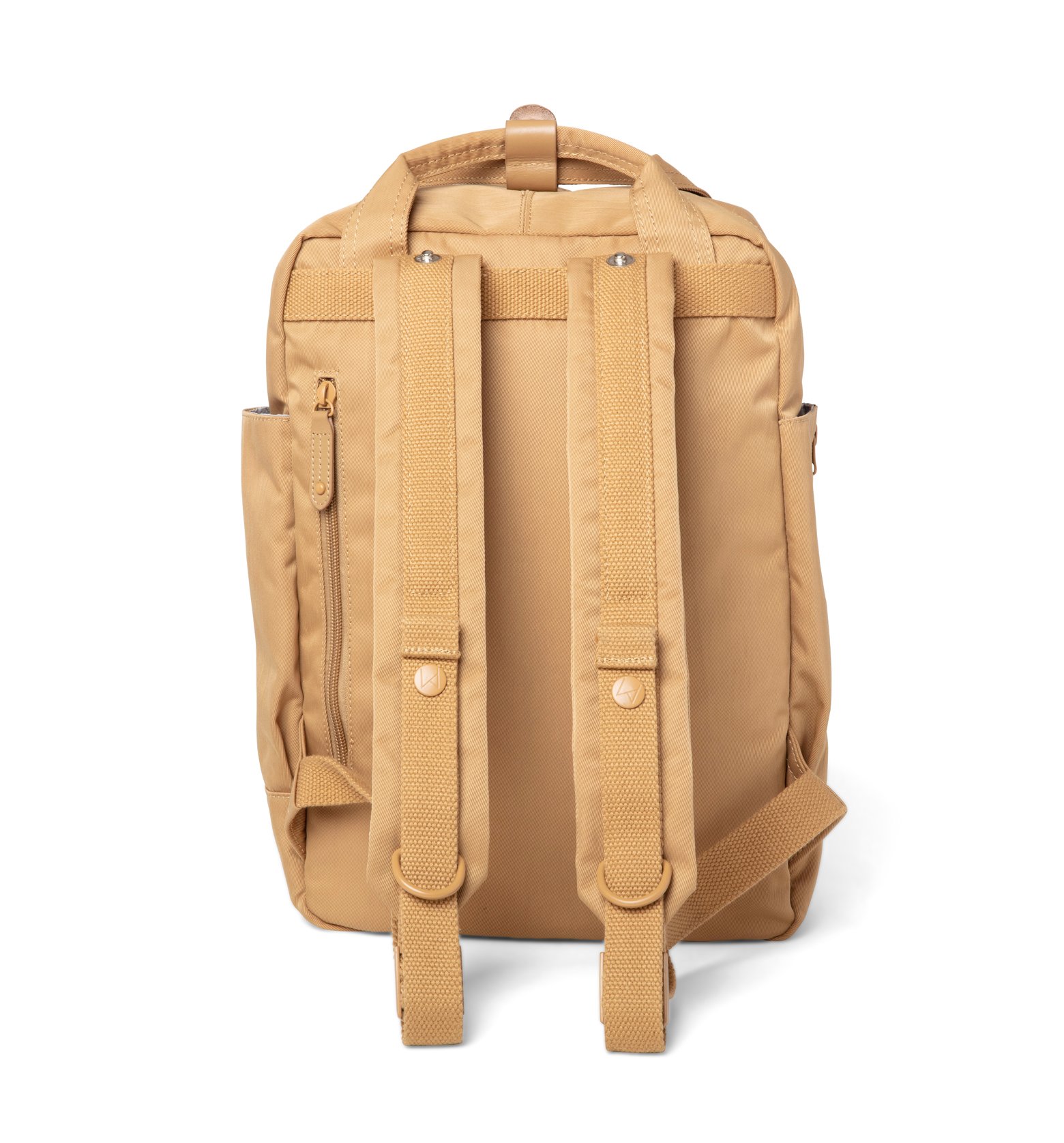 Cama (M) Caramel backpack featuring oversized square shape, water-repellent nylon, and leather accents.