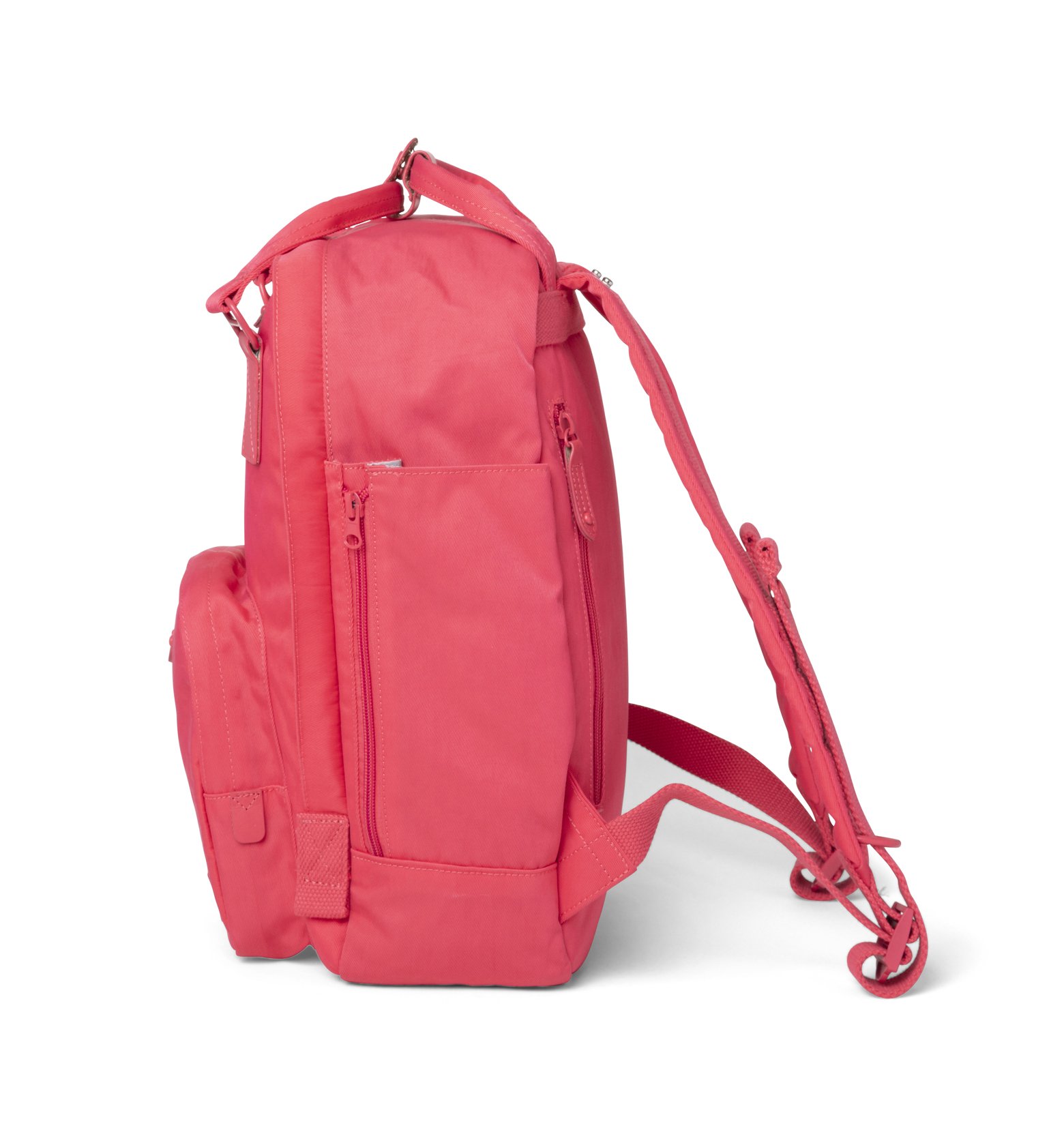 Cama (M) Crimson backpack featuring a sleek design, water-repellent nylon, and leather accents, ideal for daily use.