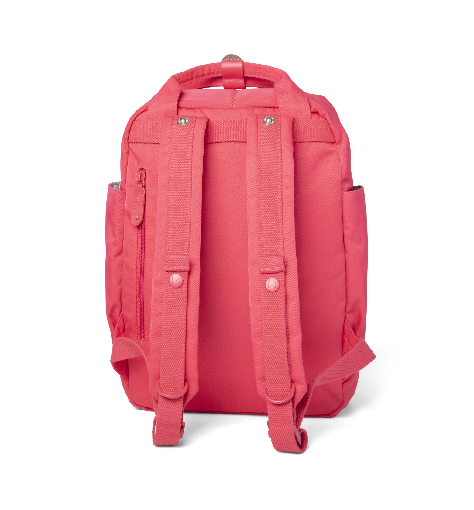 Cama (M) Crimson backpack featuring a sleek design, water-repellent nylon, and leather accents, ideal for daily use.