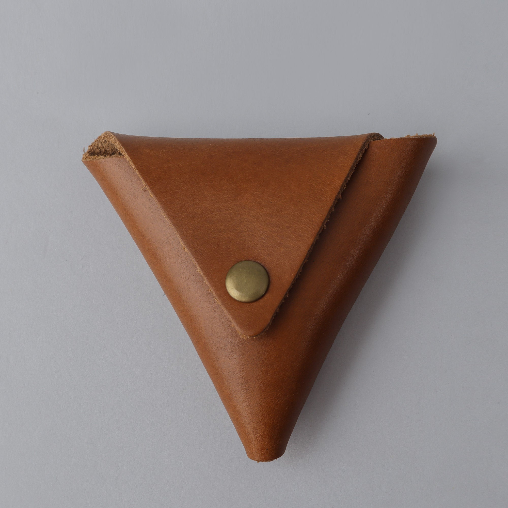 A handcrafted leather coins pouch featuring antique brass hardware, showcasing its elegant design and durable materials.