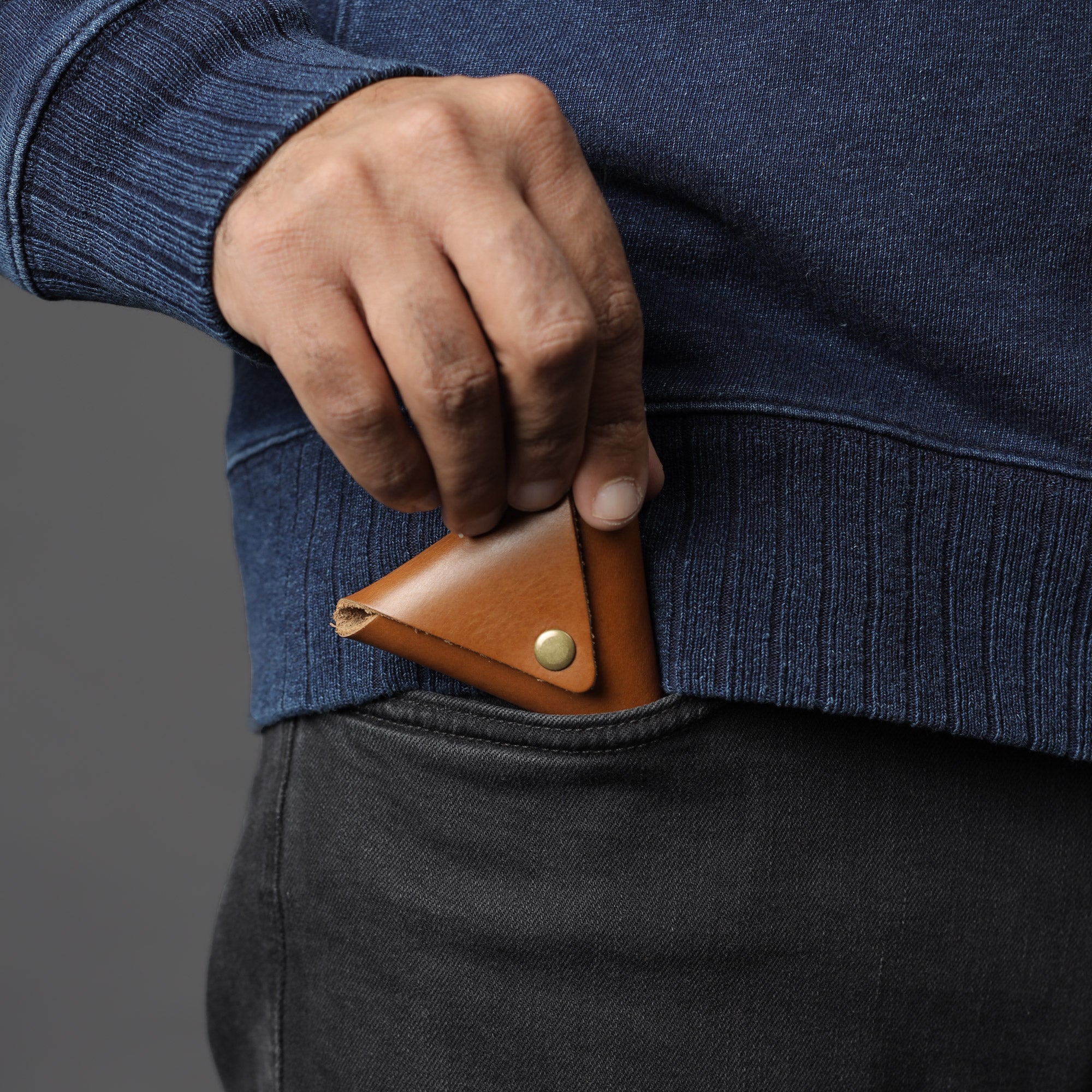 A handcrafted leather coins pouch featuring antique brass hardware, showcasing its elegant design and durable materials.