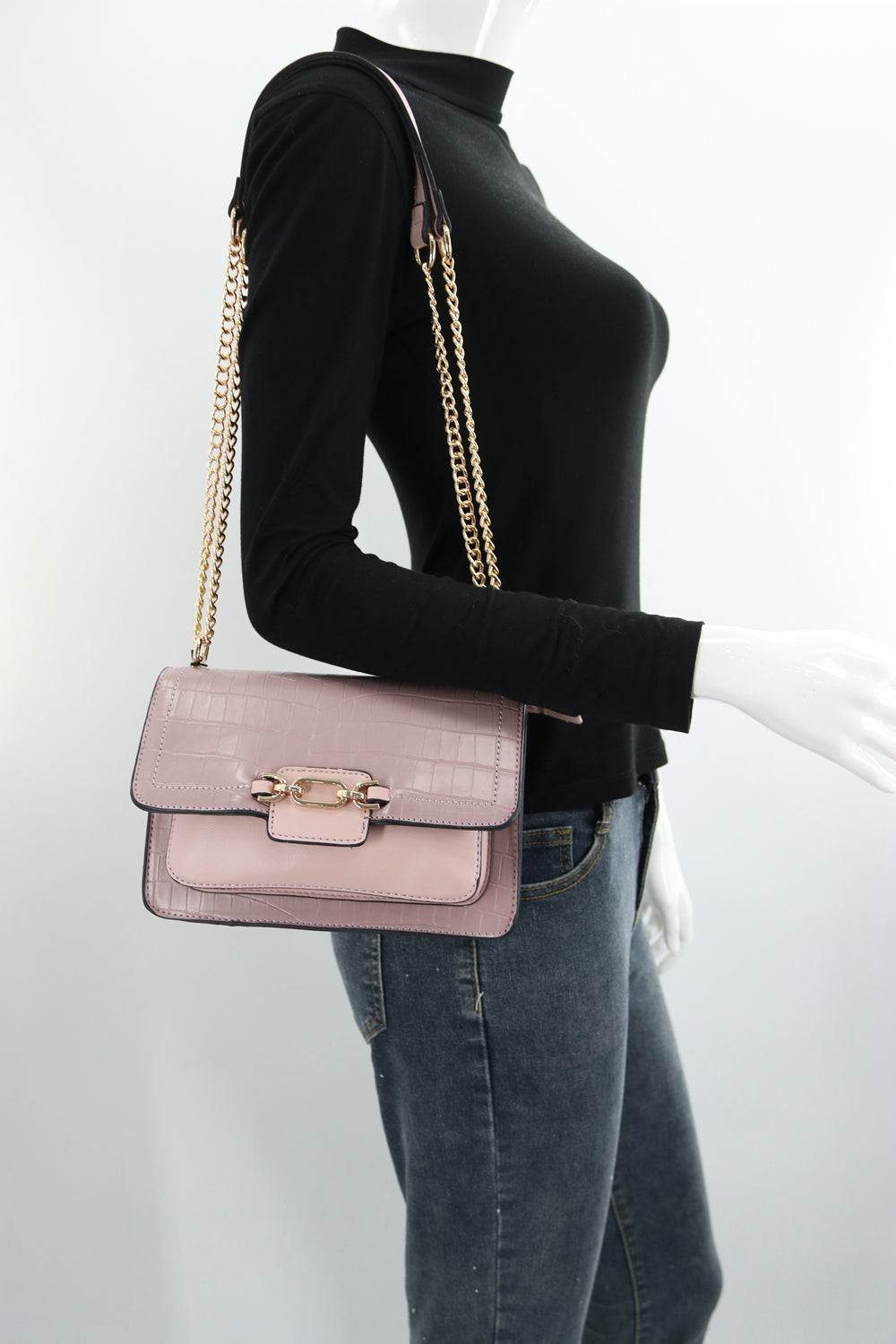 Crossbody C1842 bag featuring a modern design and adjustable strap, perfect for hands-free use.