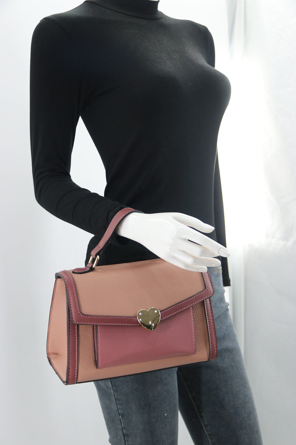 Crossbody C2004 bag featuring a stylish design with adjustable strap and multiple compartments.