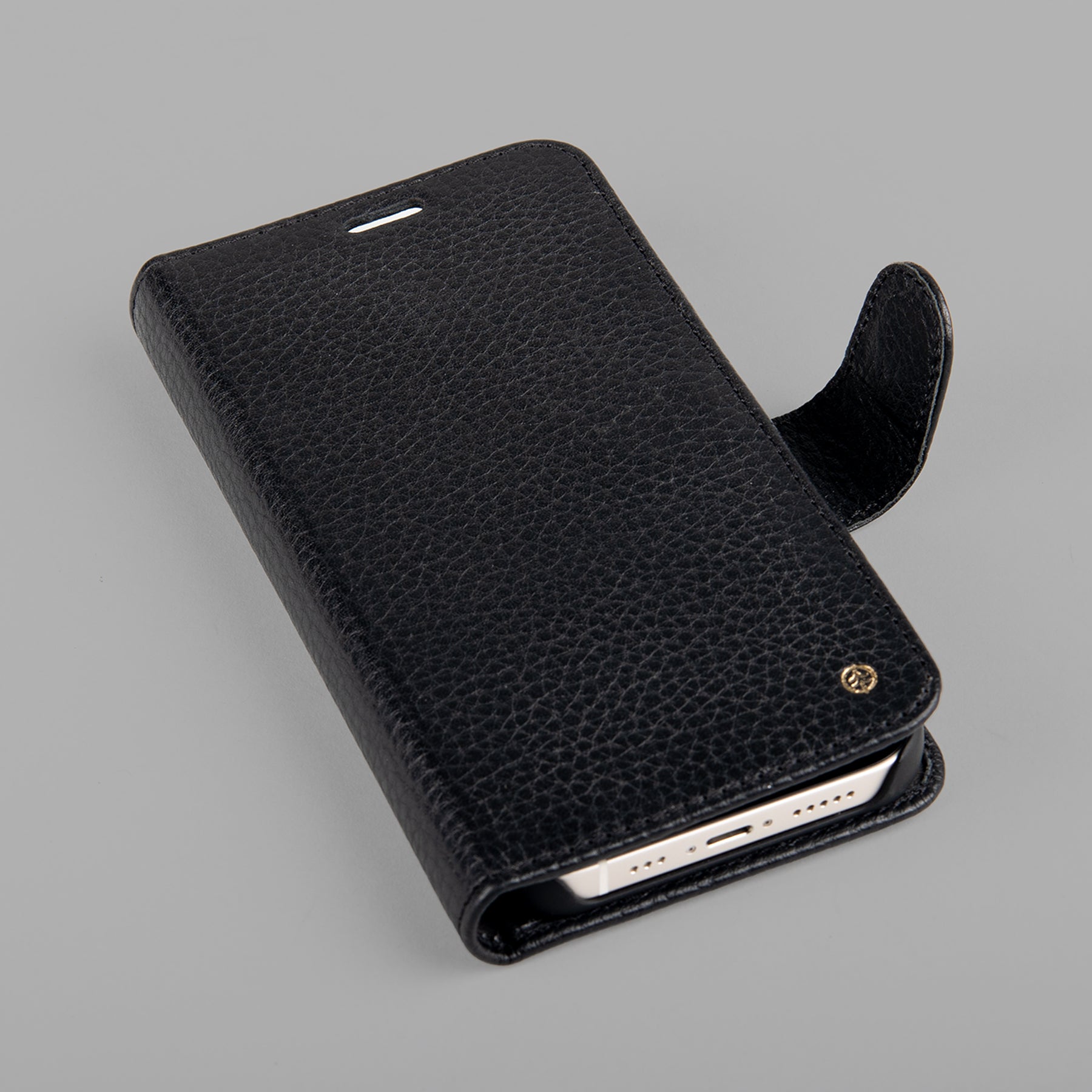 Detachable iPhone Case made from premium full-grain leather with credit card slots and currency pocket, showcasing its sleek design and antique brass hardware.