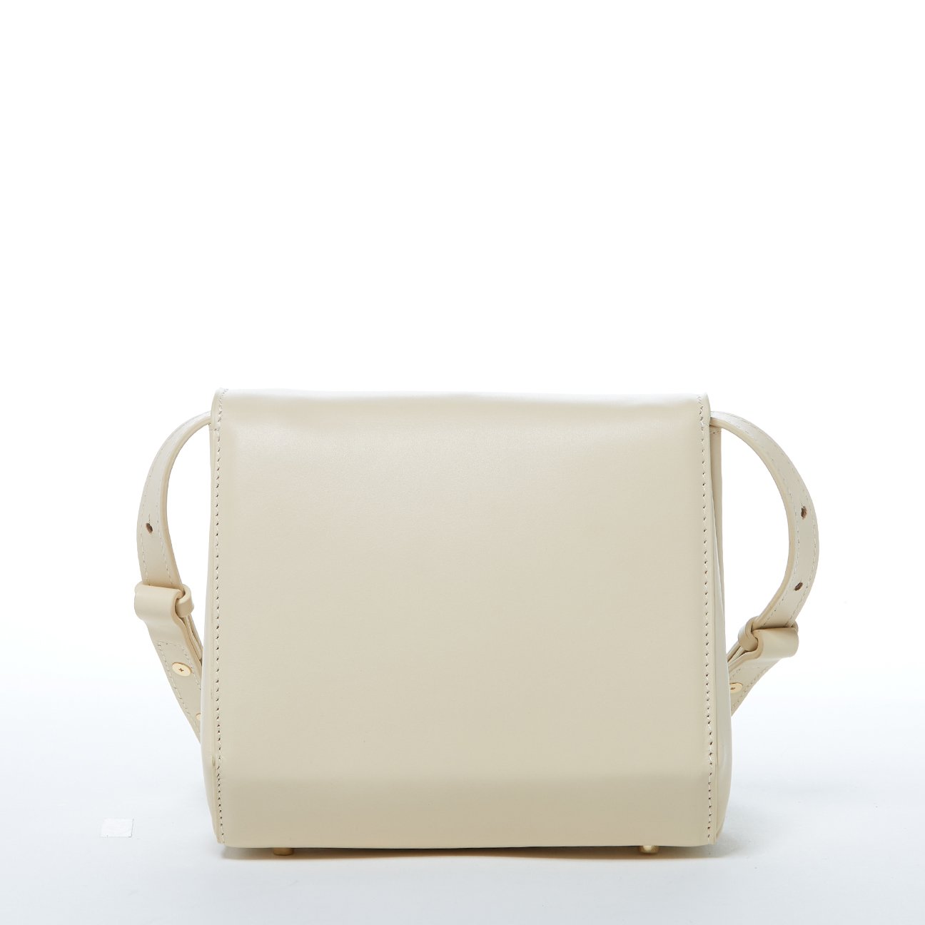 Elizabeth Off White Leather Saddle Bag featuring gold hardware and adjustable strap, perfect for stylish organization.