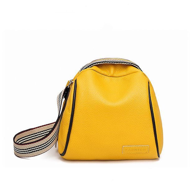 Female shell shape one-shoulder messenger bag made of PU leather with a zipper closure and single shoulder strap.