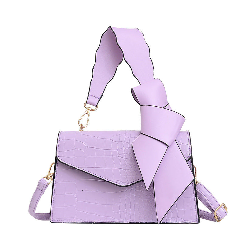 A stylish small square bag for women made of PU material, featuring a zipper opening and a soft design, perfect for daily use.