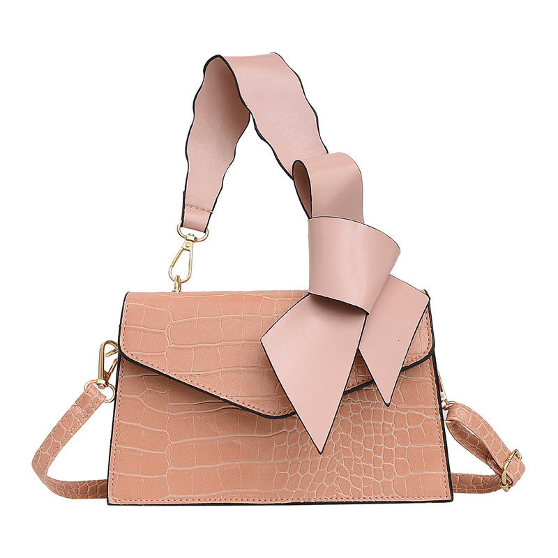 A stylish small square bag for women made of PU material, featuring a zipper opening and a soft design, perfect for daily use.