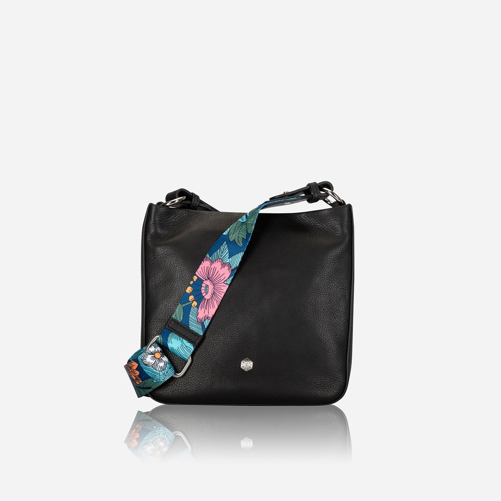 A stylish black handbag with a sleek design, featuring a comfortable shoulder strap and spacious interior, perfect for any occasion.