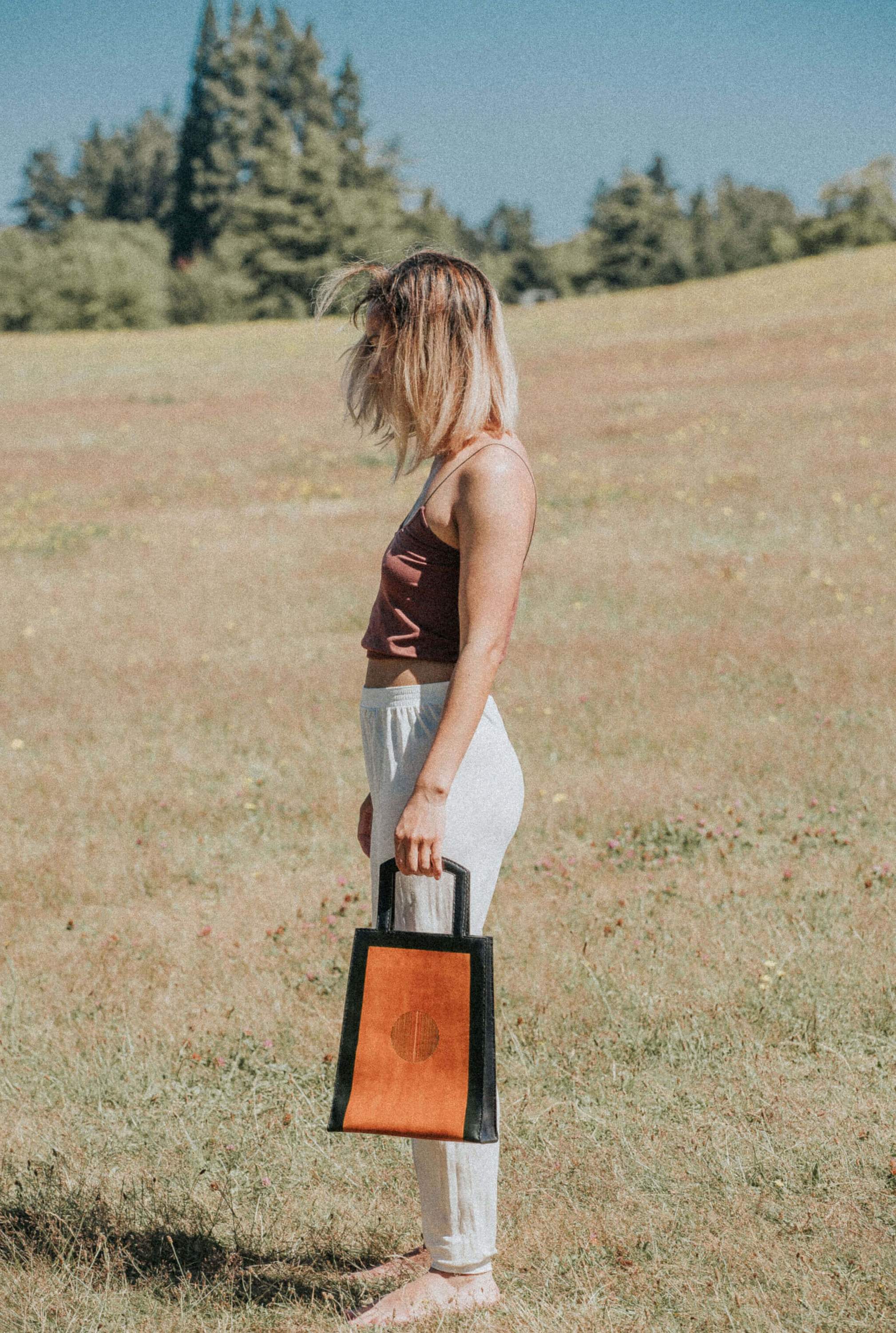 A stylish IGNIS Tote made from 100% natural vegetable-tanned leather, showcasing its unique design inspired by fire and sand.