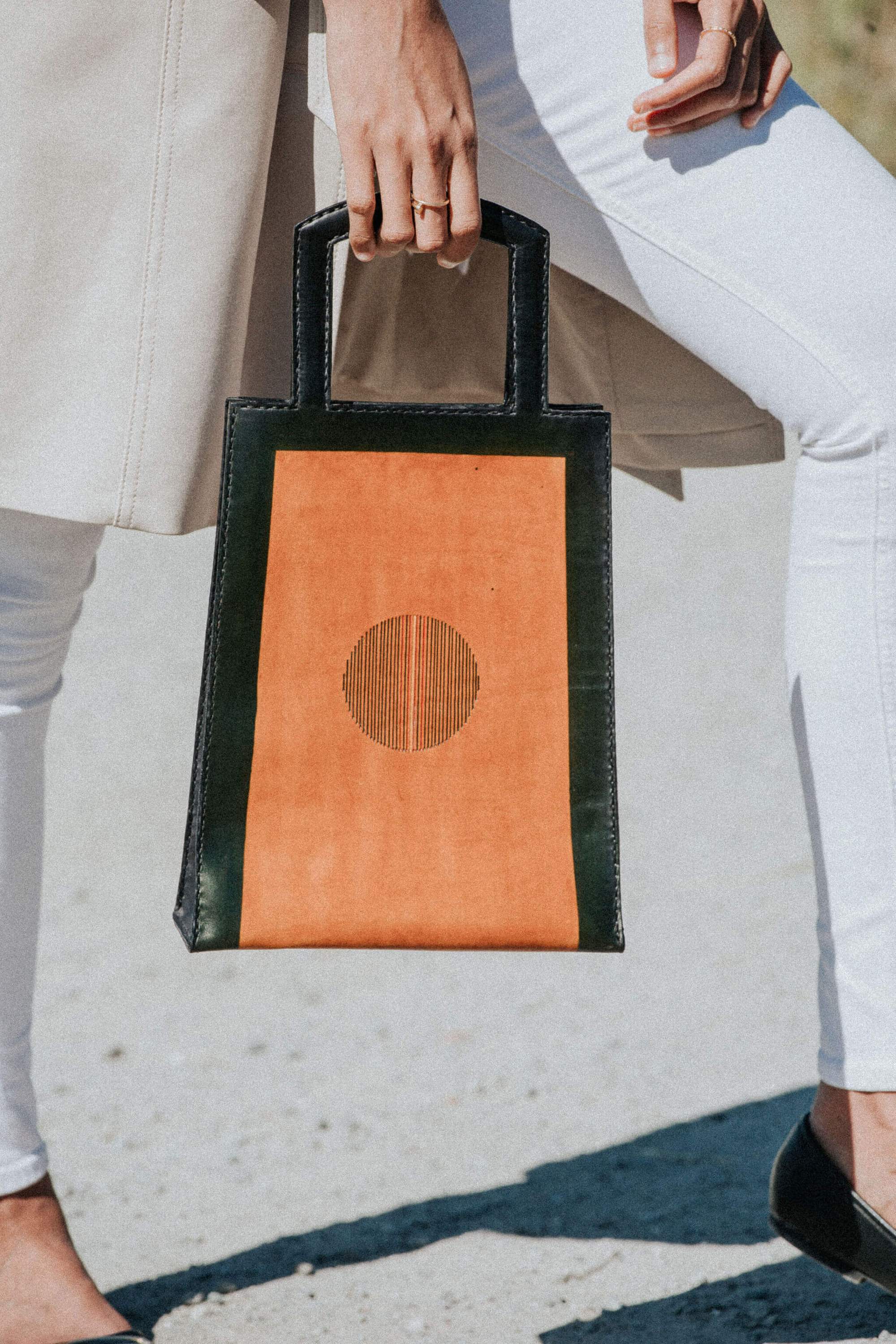 A stylish IGNIS Tote made from 100% natural vegetable-tanned leather, showcasing its unique design inspired by fire and sand.