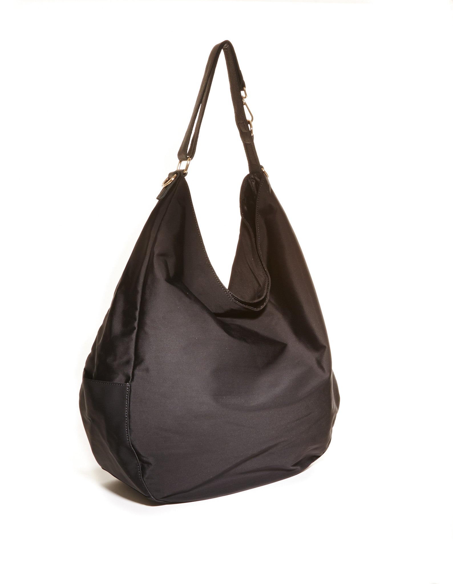 Jacki Easlick Black oversized hobo bag featuring cowhide leather trim and waterproof nylon material, ideal for travel and everyday use.