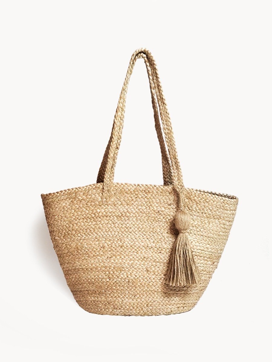 Kata Shoulder Bag made from 100% jute, featuring a spacious design and natural color, handcrafted by Fair Trade artisans.