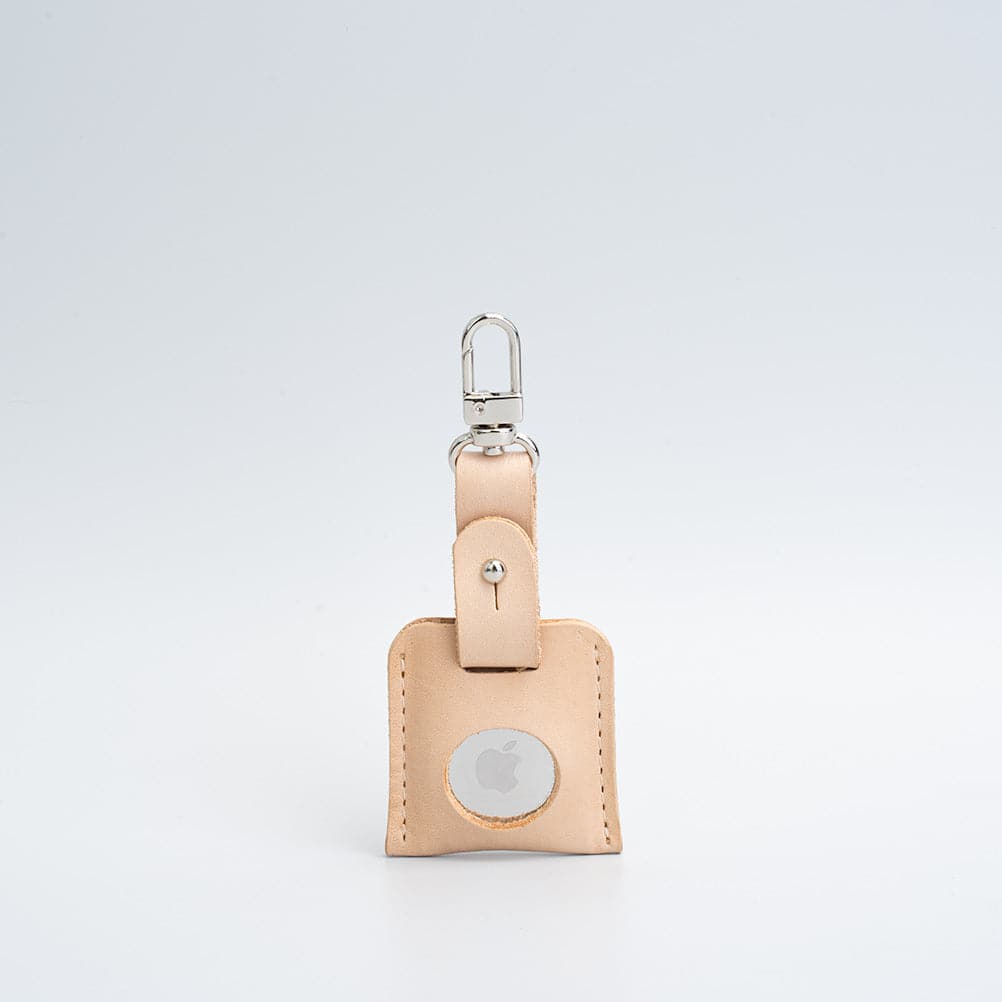 A stylish leather AirTag bag charm featuring a carabiner, handcrafted from premium Italian leather in various colors.