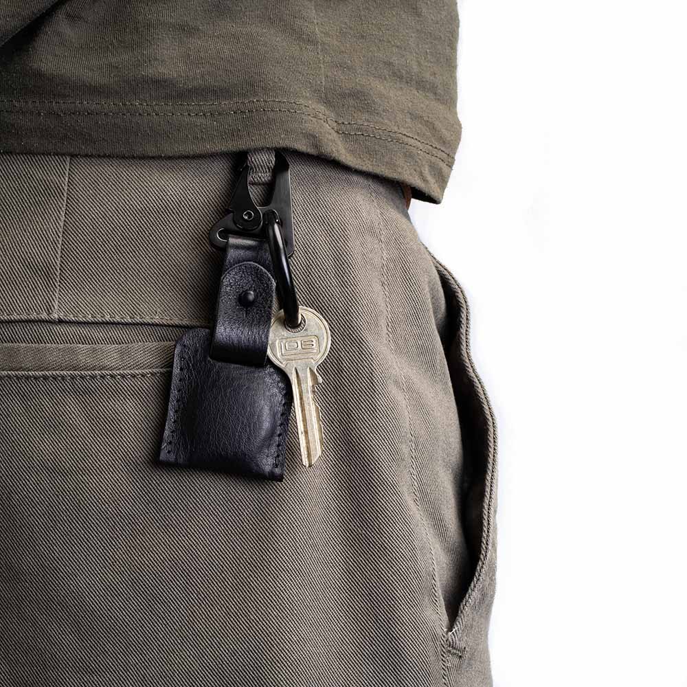 Leather AirTag Keychain 2.0 featuring premium Italian leather, customizable options, and a durable carabiner keyring.