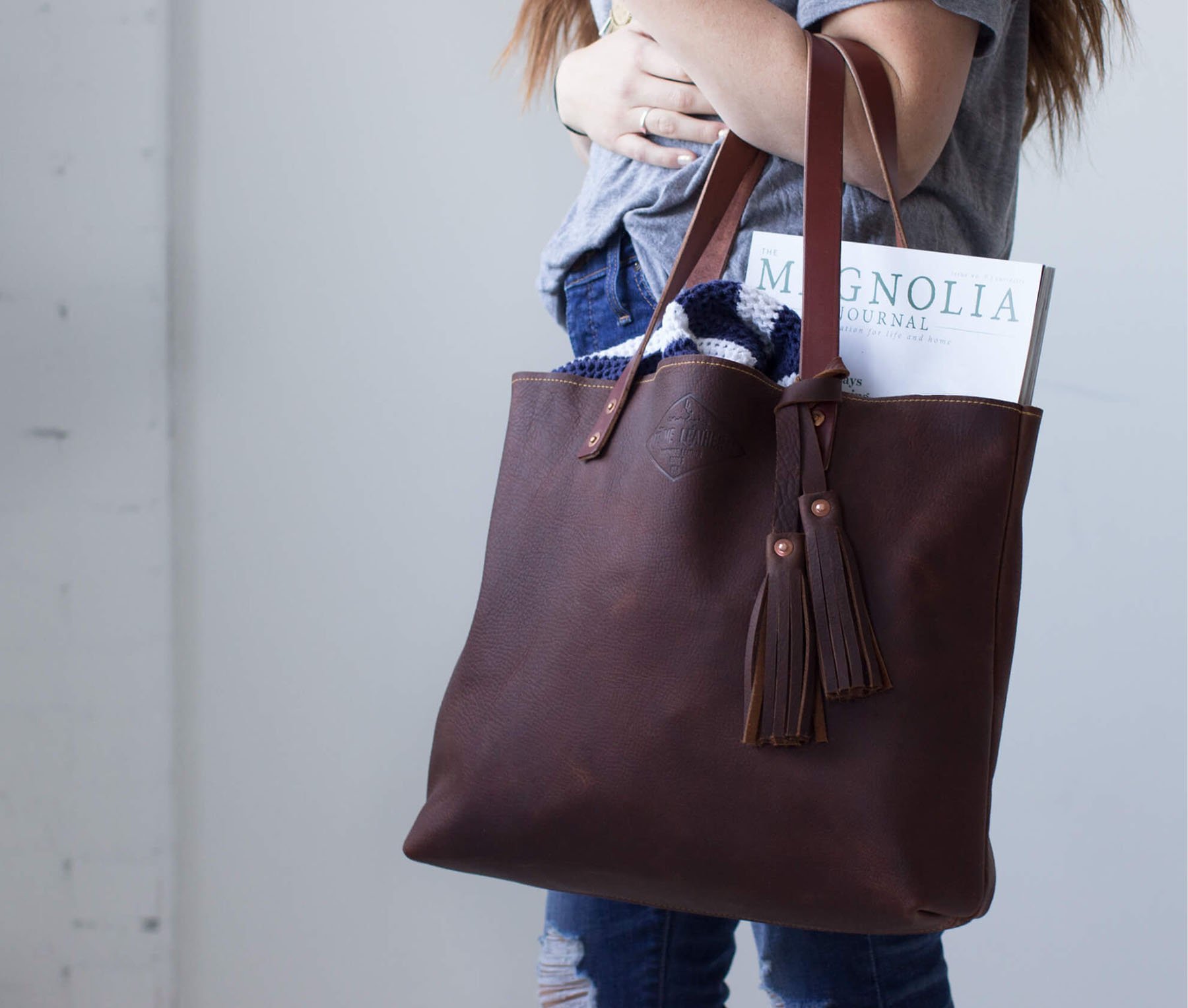 Lifetime Tote - Pebble, a minimalist leather tote bag in full grain leather, featuring a spacious interior and stylish design.