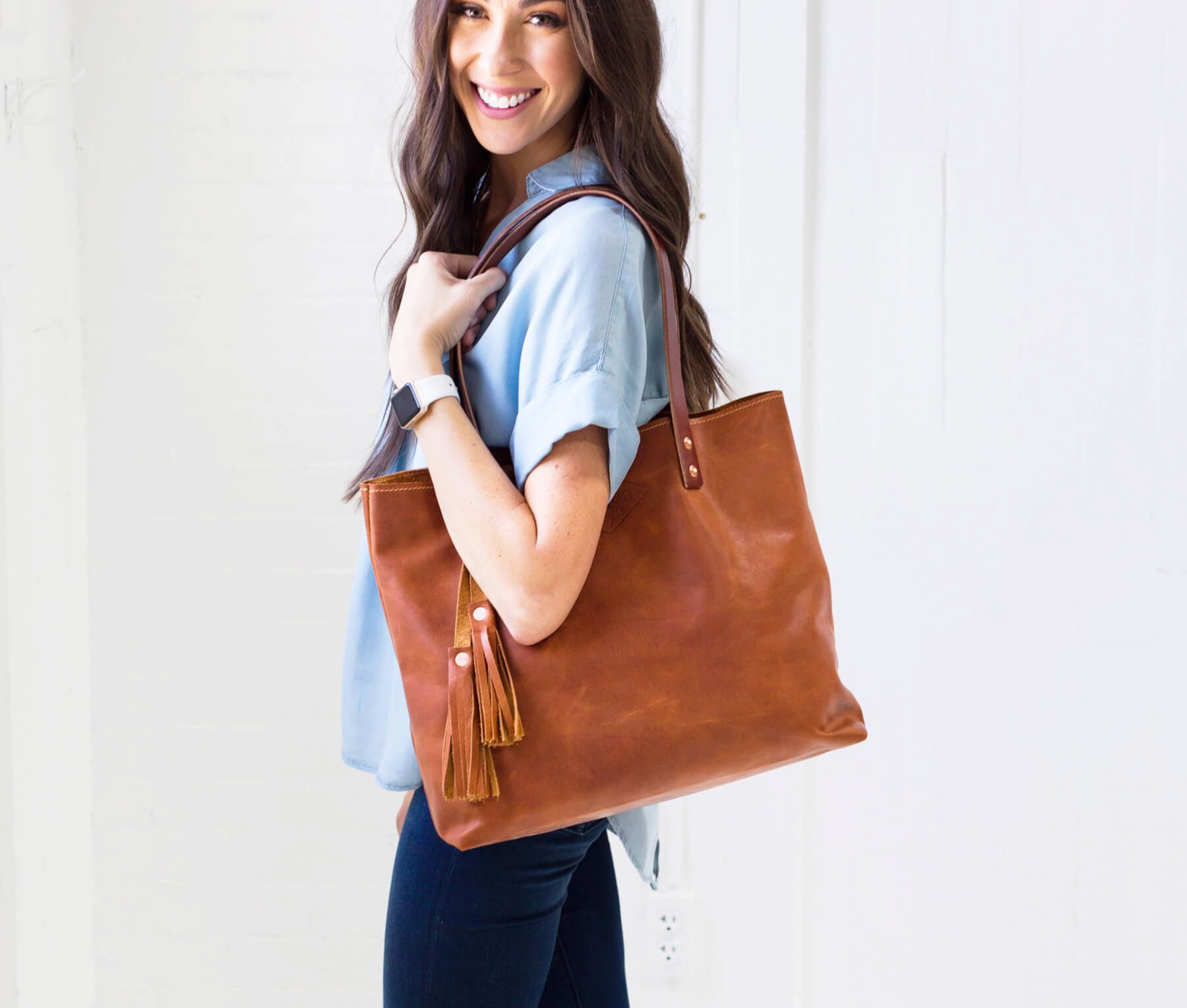 Lifetime Tote - Pebble, a minimalist leather tote bag in full grain leather, featuring a spacious interior and stylish design.