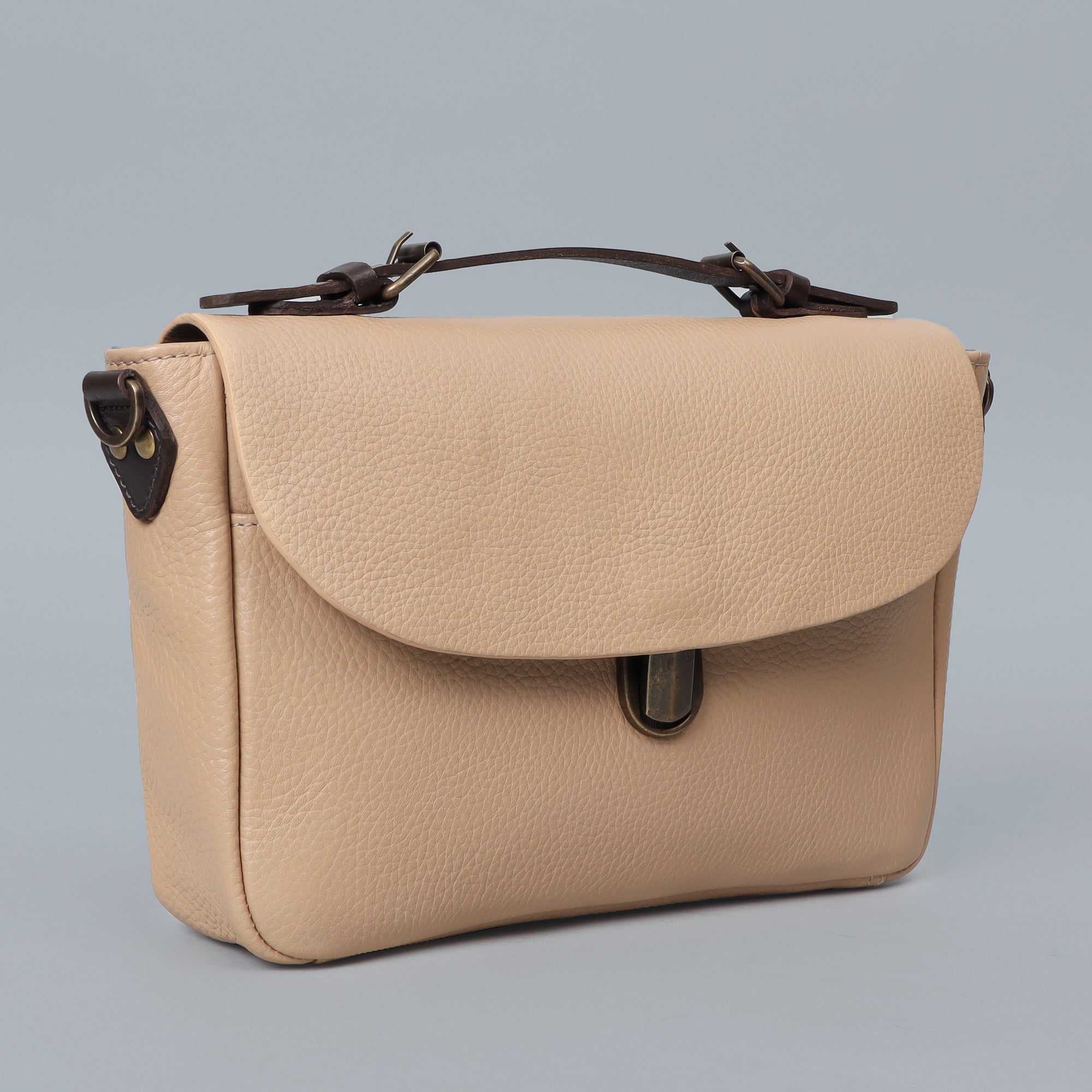 London Crossbody Bag made from premium full grain leather with vintage lock and multiple compartments.