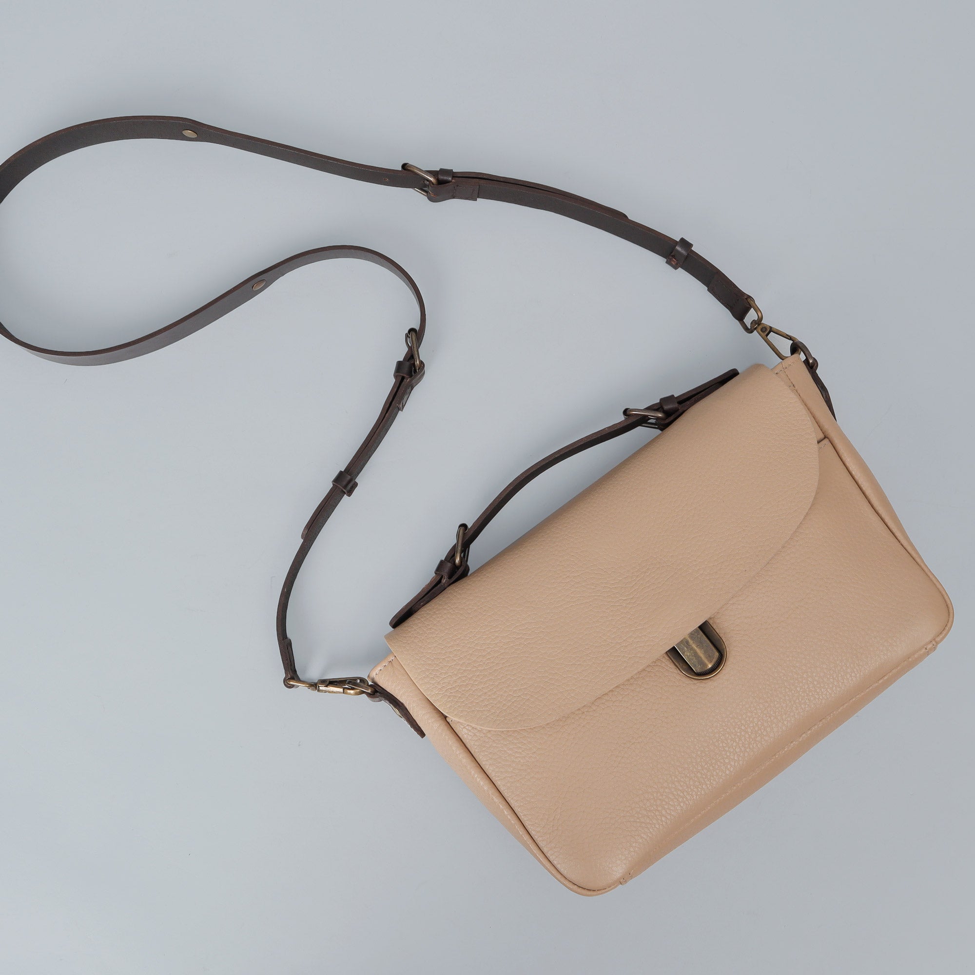 London Crossbody Bag made from premium full grain leather with vintage lock and multiple compartments.