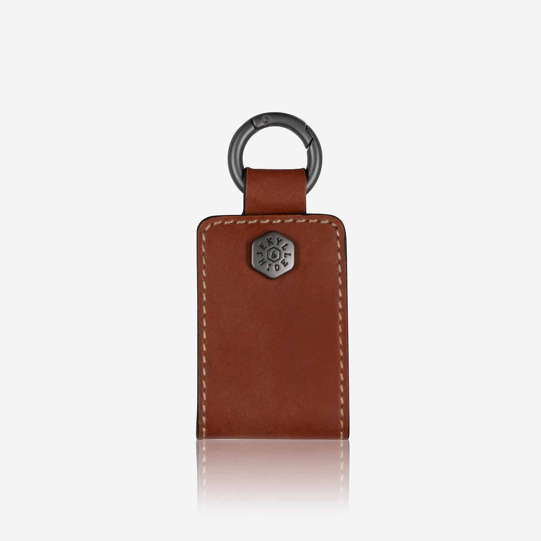 Clay leather luggage tag with push ring and press stud closure, ideal for easy bag identification.