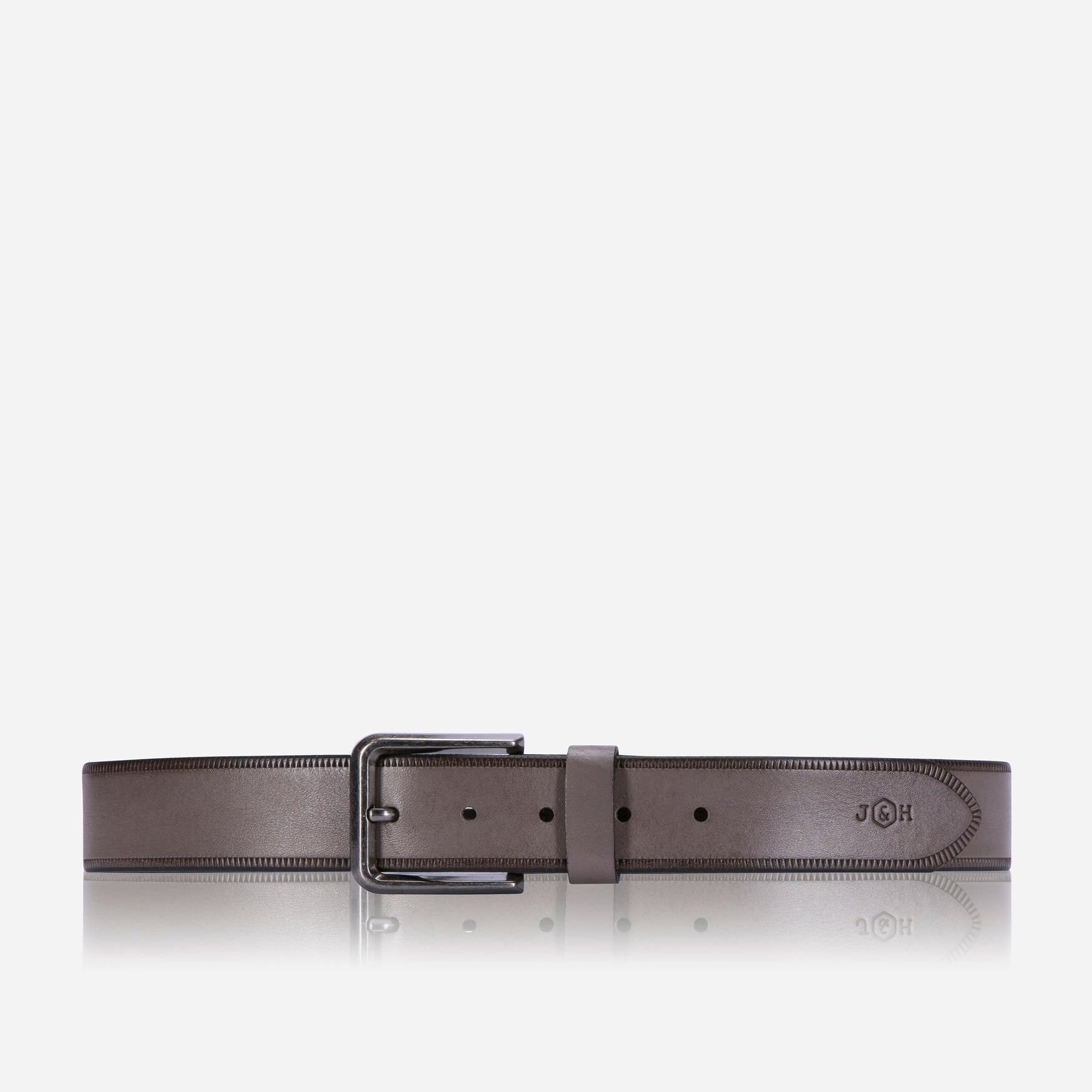 Men's grey belt with subtle texture, perfect for versatile styling.